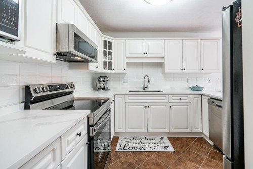 2-15099 28 Avenue, Surrey, BC - Indoor Photo Showing Kitchen With Upgraded Kitchen