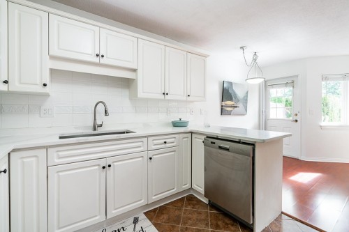 2-15099 28 Avenue, Surrey, BC - Indoor Photo Showing Kitchen With Upgraded Kitchen