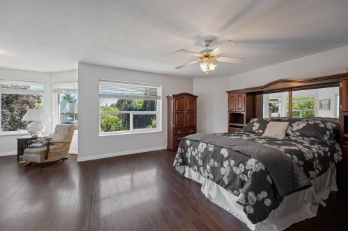 16614 Cherryhill Crescent, Surrey, BC - Indoor Photo Showing Bedroom