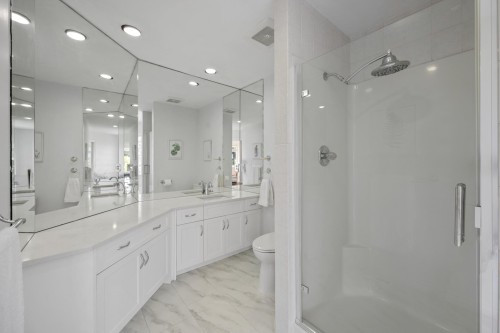 16614 Cherryhill Crescent, Surrey, BC - Indoor Photo Showing Bathroom