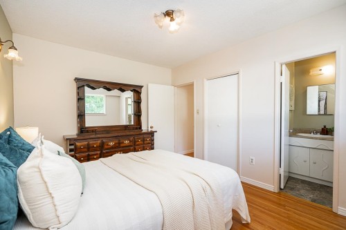 11595 75A Avenue, Delta, BC - Indoor Photo Showing Bedroom