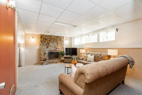 11595 75A Avenue, Delta, BC - Indoor With Fireplace