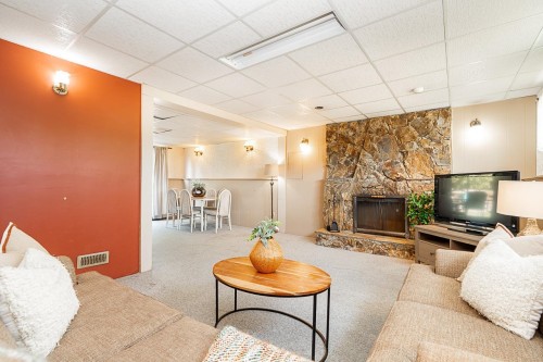 11595 75A Avenue, Delta, BC - Indoor Photo Showing Living Room With Fireplace