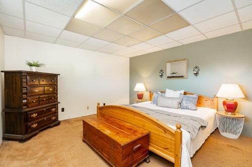 11595 75A Avenue, Delta, BC - Indoor Photo Showing Bedroom
