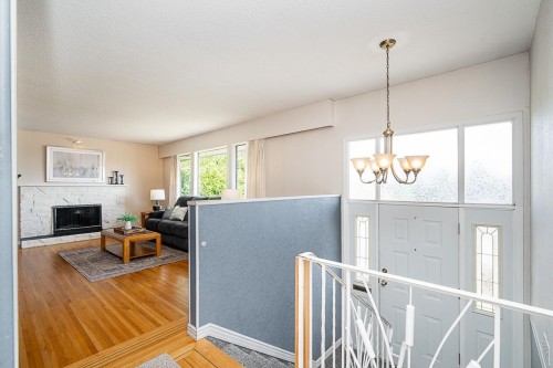 11595 75A Avenue, Delta, BC - Indoor With Fireplace