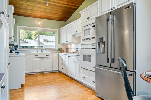 11390 Northview Crescent, Delta, BC - Indoor Photo Showing Kitchen