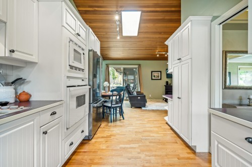 11390 Northview Crescent, Delta, BC - Indoor Photo Showing Kitchen