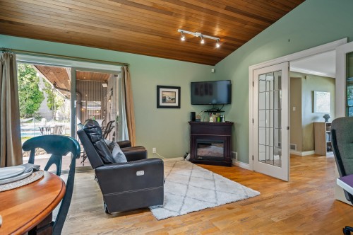 11390 Northview Crescent, Delta, BC - Indoor Photo Showing Other Room With Fireplace