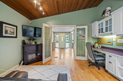 11390 Northview Crescent, Delta, BC - Indoor With Fireplace