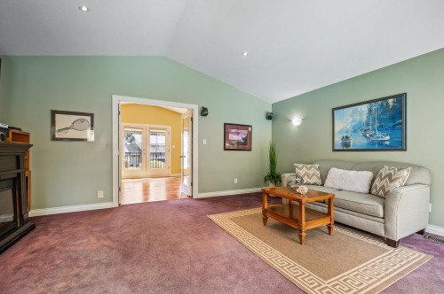 11390 Northview Crescent, Delta, BC - Indoor Photo Showing Living Room With Fireplace