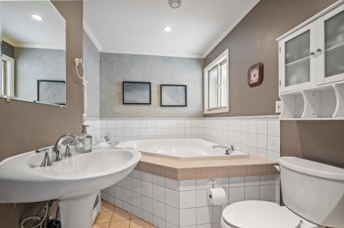 11390 Northview Crescent, Delta, BC - Indoor Photo Showing Bathroom