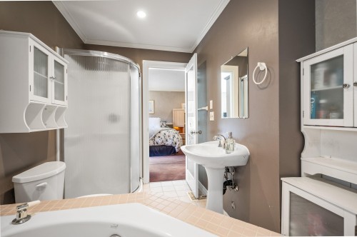 11390 Northview Crescent, Delta, BC - Indoor Photo Showing Bathroom