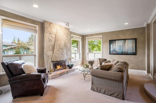 11390 Northview Crescent, Delta, BC - Indoor Photo Showing Living Room With Fireplace
