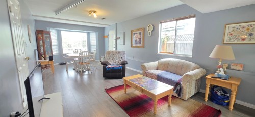 14919 Spenser Drive, Surrey, BC - Indoor Photo Showing Living Room