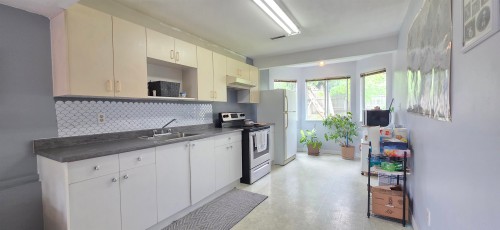 14919 Spenser Drive, Surrey, BC - Indoor Photo Showing Kitchen