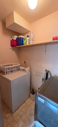 14919 Spenser Drive, Surrey, BC - Indoor Photo Showing Laundry Room