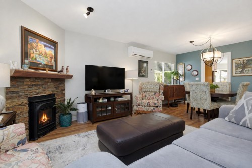 19-1973 Winfield Drive, Abbotsford, BC - Indoor Photo Showing Living Room With Fireplace