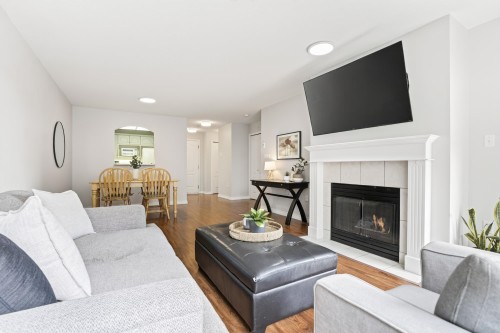 109-17727 58 Avenue, Surrey, BC - Indoor Photo Showing Living Room With Fireplace