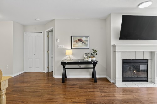 109-17727 58 Avenue, Surrey, BC - Indoor Photo Showing Living Room With Fireplace