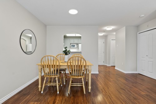 109-17727 58 Avenue, Surrey, BC - Indoor Photo Showing Dining Room