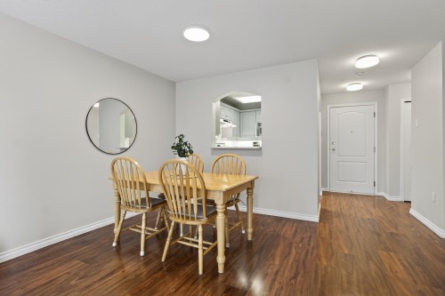 109-17727 58 Avenue, Surrey, BC - Indoor Photo Showing Dining Room