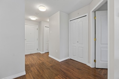 109-17727 58 Avenue, Surrey, BC - Indoor Photo Showing Other Room