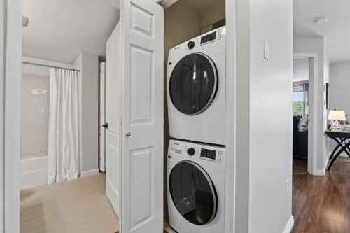 109-17727 58 Avenue, Surrey, BC - Indoor Photo Showing Laundry Room