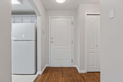109-17727 58 Avenue, Surrey, BC - Indoor Photo Showing Other Room