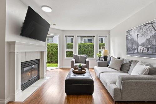 109-17727 58 Avenue, Surrey, BC - Indoor Photo Showing Living Room With Fireplace