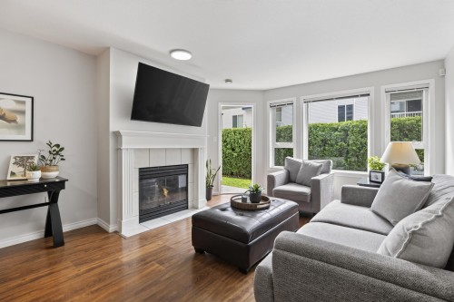 109-17727 58 Avenue, Surrey, BC - Indoor Photo Showing Living Room With Fireplace