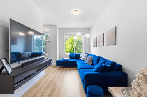 67-9718 161A Street, Surrey, BC - Indoor Photo Showing Living Room