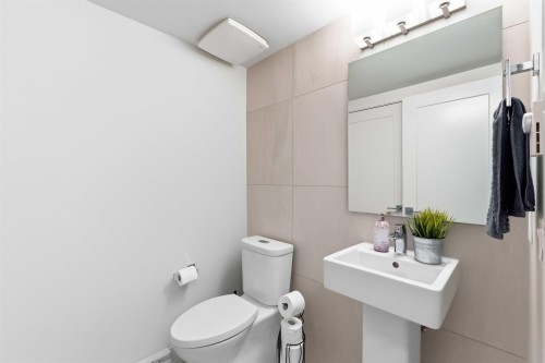 67-9718 161A Street, Surrey, BC - Indoor Photo Showing Bathroom