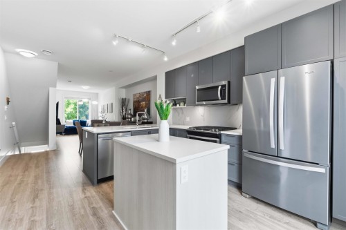 67-9718 161A Street, Surrey, BC - Indoor Photo Showing Kitchen