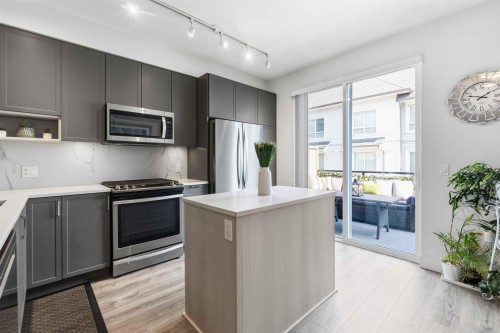 67-9718 161A Street, Surrey, BC - Indoor Photo Showing Kitchen With Upgraded Kitchen