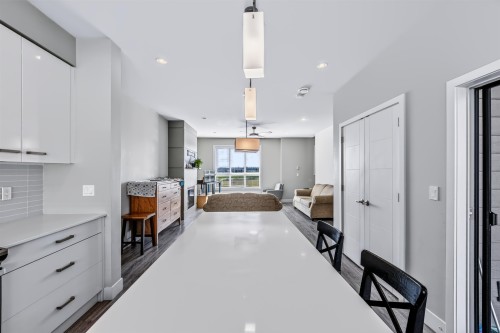2-1938 North Parallel Road, Abbotsford, BC - Indoor