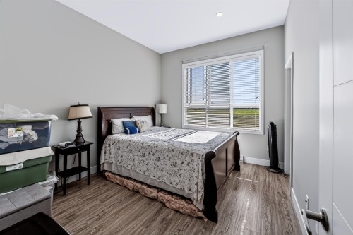 2-1938 North Parallel Road, Abbotsford, BC - Indoor Photo Showing Bedroom