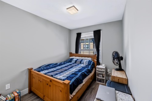 2-1938 North Parallel Road, Abbotsford, BC - Indoor Photo Showing Bedroom