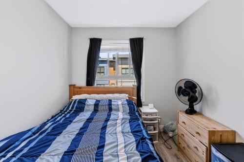 2-1938 North Parallel Road, Abbotsford, BC - Indoor Photo Showing Bedroom