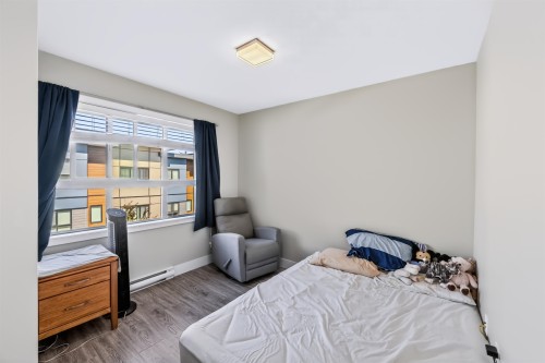 2-1938 North Parallel Road, Abbotsford, BC - Indoor Photo Showing Bedroom