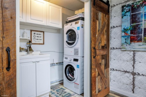 11970 Staples Crescent, Delta, BC - Indoor Photo Showing Laundry Room