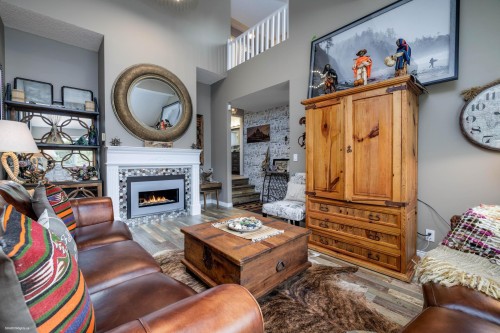 11970 Staples Crescent, Delta, BC - Indoor Photo Showing Living Room With Fireplace