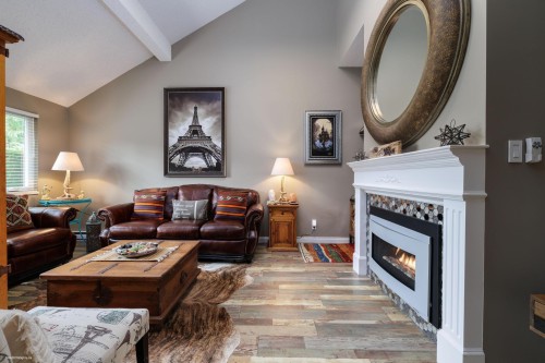 11970 Staples Crescent, Delta, BC - Indoor Photo Showing Living Room With Fireplace