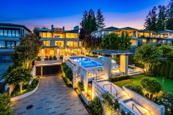 13386 Marine Drive  Surrey, BC V4A 1G2