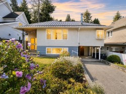12754 15 Avenue Surrey, BC V4A 1K4