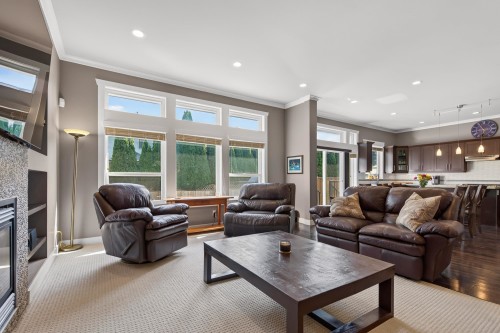 19160 69 Avenue, Surrey, BC - Indoor Photo Showing Living Room With Fireplace