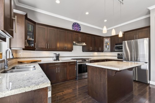 19160 69 Avenue, Surrey, BC - Indoor Photo Showing Kitchen With Double Sink With Upgraded Kitchen