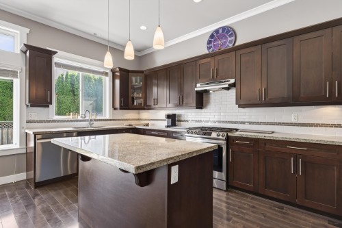 19160 69 Avenue, Surrey, BC - Indoor Photo Showing Kitchen With Upgraded Kitchen