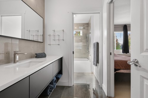 19160 69 Avenue, Surrey, BC - Indoor Photo Showing Bathroom