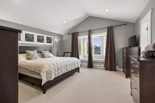 19160 69 Avenue, Surrey, BC - Indoor Photo Showing Bedroom