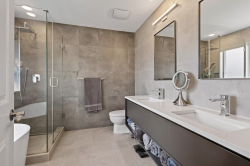 19160 69 Avenue, Surrey, BC - Indoor Photo Showing Bathroom